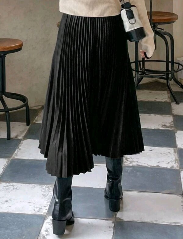 High Waist Pleated Skirt - Image 3