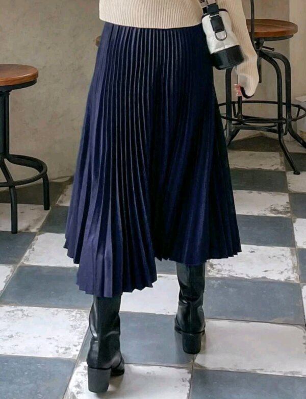High Waist Pleated Skirt - Image 10